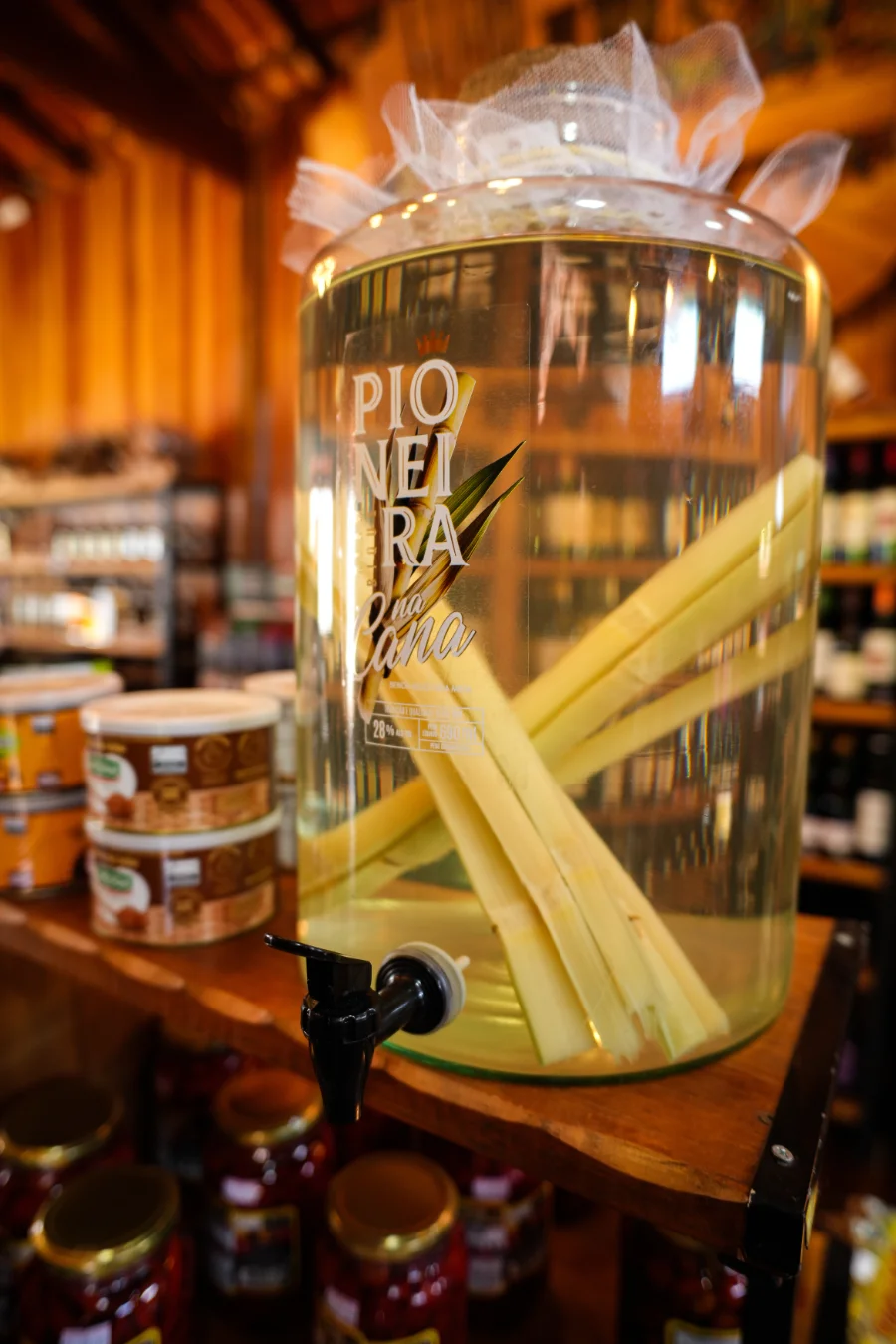 Cachaça artesanal no Empório Rancho Alegre em Socorro SP